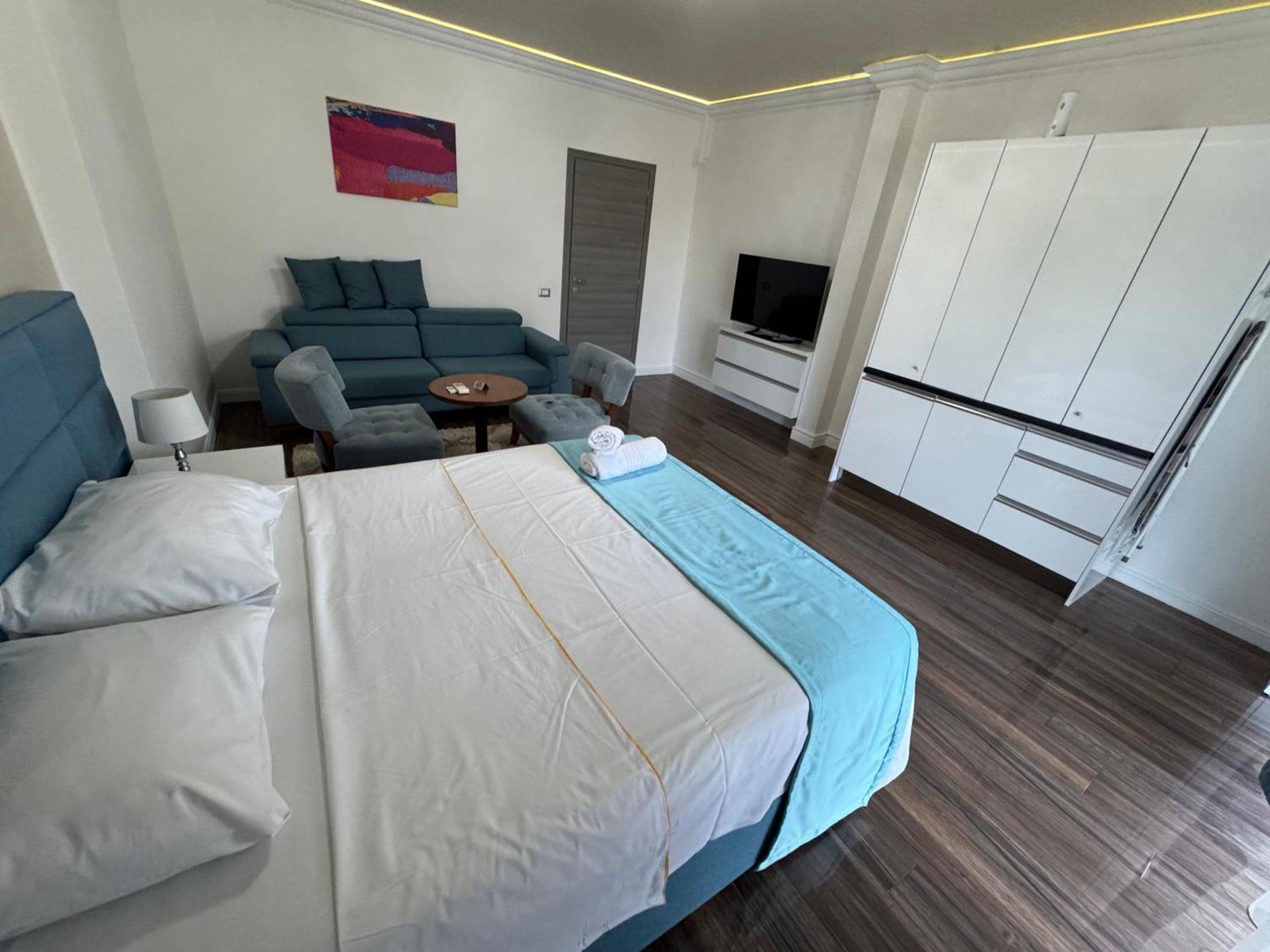 Sara White Tower Apartament Mamaia